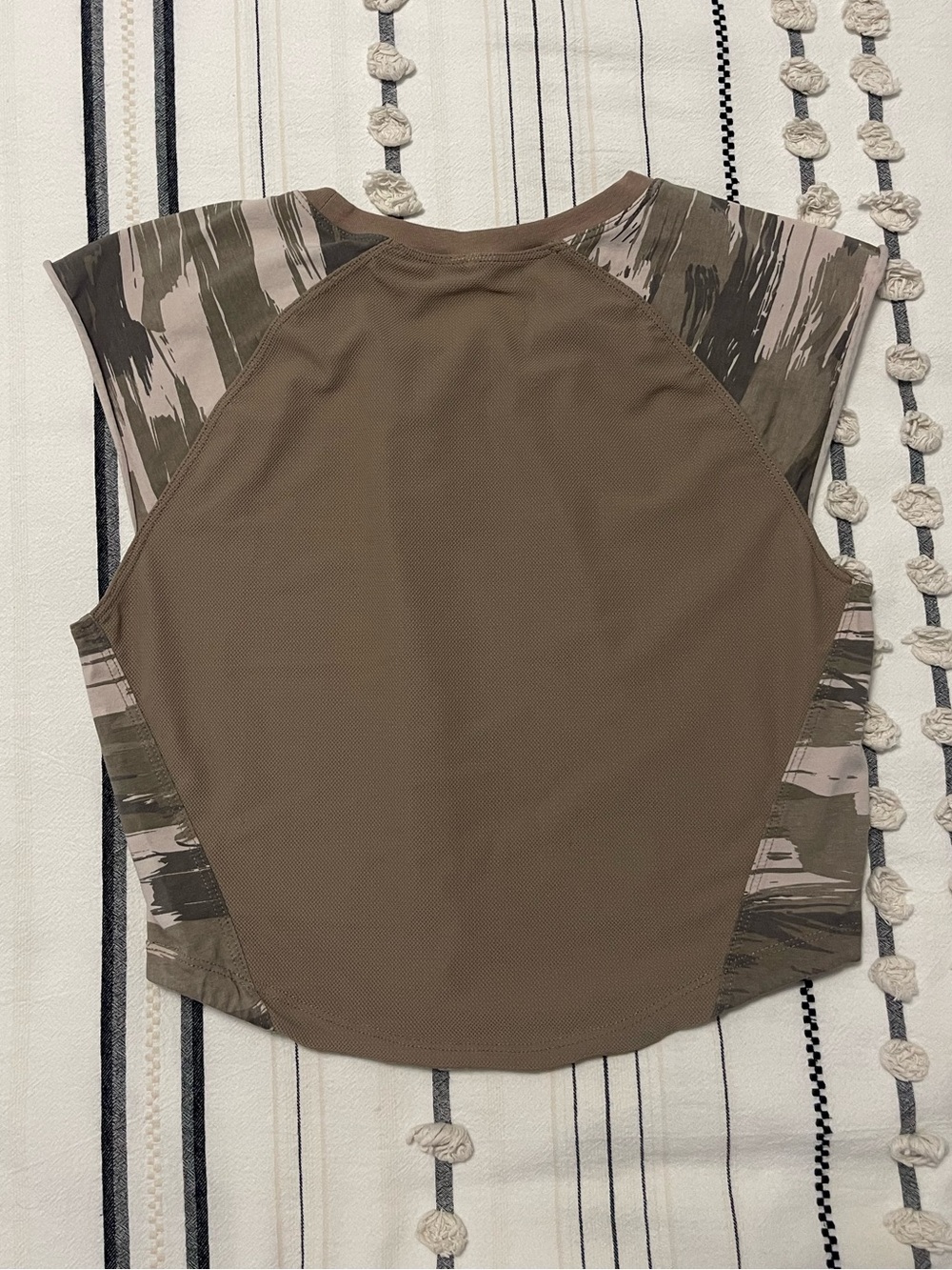 Alphalete Camo Cropped mesh back top - Picture 5 of 6
